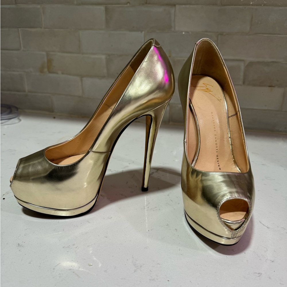 Giuseppe Gold peep toe high platform heels. Size 6 (36)